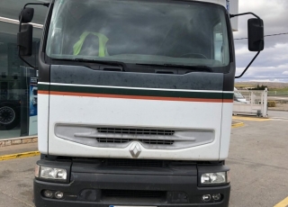 Cabeza tractora de ocasión Renault Premium 420.18T, automática con  intarder, con 1.061.554km del año 2004.

Precio 3.000€+IVA sin garantia. .