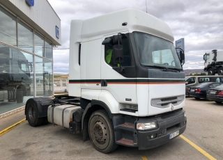 Tractor head Renault Premium 420.18T, automatic with retarder, with 1.061.554km year 2004.