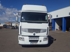 Cabeza tractora de ocasión RENAULT  PREMIUM 440.18 DXI, manual con intarder, equipo hidráulico, 1.083.294km del año 2005.