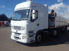 Cabeza tractora de ocasión RENAULT  PREMIUM 440.18 DXI, manual con intarder, equipo hidráulico, 1.083.294km del año 2005.