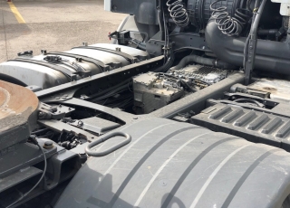 Tractor head Renault Premium 450.26T, automatic with retarder, 6x2, with 750.000km year 2008.