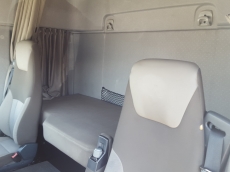 Tractor head RENAULT  PREMIUM 460.18 DXI, 4x2, automatic with retarder, 485.830km, year 2011.