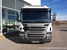 Cabeza tractora de ocasión marca Scania modelo P400, Opticruise, automático (tres pedales) con intarder, año 2012, 531.800km, con cama.