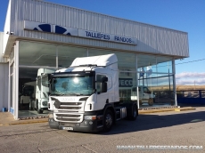 Tractor head Scania P400 automatic with retarder, year 2012, 486.600km with bed.