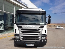 Cabeza tractora de ocasión marca Scania modelo P400, Opticruise, automático (tres pedales) con intarder, año 2012, 387.628km, con cama.