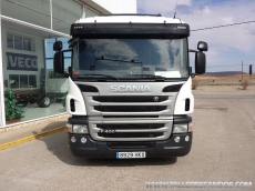 Cabeza tractora de ocasión marca Scania modelo P400, Opticruise, automático (tres pedales) con intarder, año 2012, 425.446km, con cama.