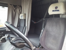 Cabeza tractora de ocasión Scania  R124 470CV, automática con 3 pedales, intarder, spoilers, equipo hidráulico 1.363.400km del año 2004.