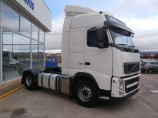 Cabeza tractora Volvo FH13 460CV del año 2011, con cambio automático, cabina grobetrotter, aire acondicionado nocturno, camión totalmente revisado, en perfecto estado.