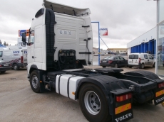 Cabeza tractora Volvo FH13 460CV del año 2011, con cambio automático, cabina grobetrotter, aire acondicionado nocturno, camión totalmente revisado, en perfecto estado.