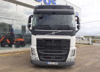 Cabeza tractora,
VOLVO FH13 500,
automática con freno motor, 
del año 2017,
con 548.233km.

Precio 45.800€+IVA con tractora reacondicionada, ITV y revisión de tacografo al día y SIN garantía.