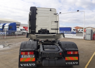 Cabeza tractora,
VOLVO FH13 500,
automática con freno motor, 
del año 2017,
con 548.233km.

Precio 45.800€+IVA con tractora reacondicionada, ITV y revisión de tacografo al día y SIN garantía.