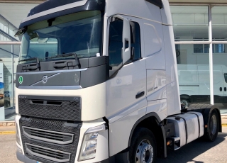 Tractor head 
VOLVO,
Model FH13 500cv, Euro 6,
Automatic, 
Year 2015, 
485.269km.