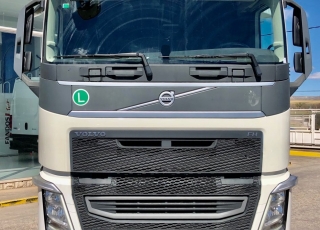 Tractor head 
VOLVO,
Model FH13 500cv, Euro 6,
Automatic, 
Year 2015, 
485.269km.