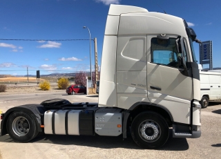 Tractor head 
VOLVO,
Model FH13 500cv, Euro 6,
Automatic, 
Year 2015, 
485.269km.