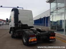 Tractor head VOLVO FM12 420, manual gearbox, year 2001, 894.828km with one bed.