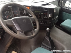 Tractor head VOLVO FM12 420, manual gearbox, year 2001, 894.828km with one bed.