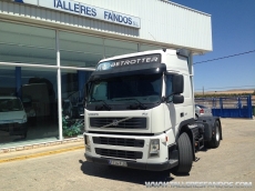 Tractor head Volvo FM42 400, 4x2, Euro III, 2006, manual with retarder, 2 beds and hydraulic equip.