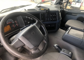 Tractor head 
VOLVO FM42.480,
automatic,
with 723.867km
year 2008.