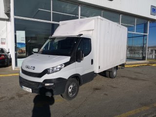 Caja cerrada IVECO 35C14 puerta elevadora Caja cerrada IVECO 35C14 puerta elevadora