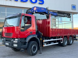 Caja fija con pluma IVECO AD260T31 Caja fija con pluma IVECO AD260T31