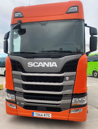 Tractor unit IVECO SCANIA R450