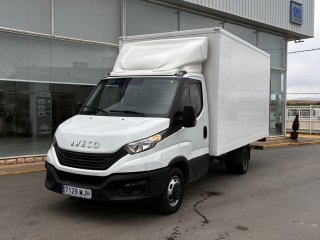 Caja cerrada con plataforma elevadora IVECO 35C16 3.0 20m3 con puerta lateral Caja cerrada con plataforma elevadora IVECO 35C16 3.0 20m3 con puerta lateral