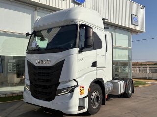 Tractor unit IVECO 490 AUTOMATICO CON INTARDER