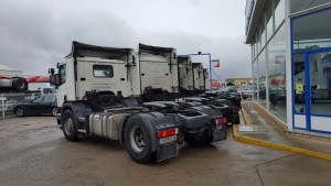 Más de 10 Scanias de diferentes modelos, años y precios.