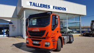 Entrega de cabeza tractora nueva IVECO AD440S42T/P con una TARA increíble, 