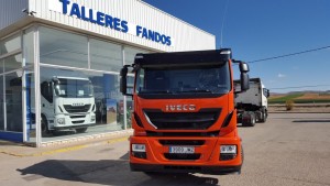 Entrega de cabeza tractora nueva IVECO AD440S42T/P con una TARA increíble, 