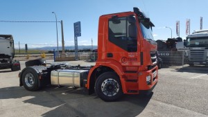 Entrega de cabeza tractora nueva IVECO AD440S42T/P con una TARA increíble, 