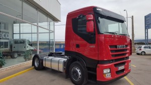 Nueva en el stock tractora de ocasión IVECO AS440S42TP cabina baja.