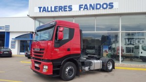 Nueva en el stock tractora de ocasión IVECO AS440S42TP cabina baja.