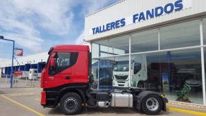 Nueva en el stock tractora de ocasión IVECO AS440S42TP cabina baja.