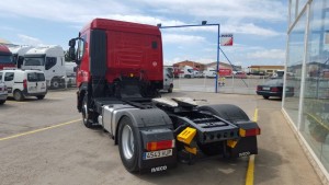 Nueva en el stock tractora de ocasión IVECO AS440S42TP cabina baja.