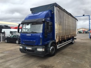 Entrega de camión de ocasión IVECO ML180E28 con caja tauliner para Alicante.