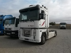 Entrega de tractora de ocasión Renault Magnum para Dakar, Senegal.