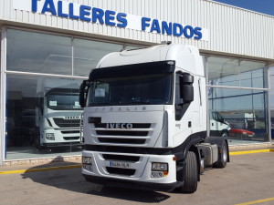 Otra tractora que sale de nuestras fronteras.  Entrega de cabeza tractora de ocasión IVECO AS440S50TP automático con intarder del año 2012.