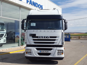 Otra tractora que sale de nuestras fronteras.  Entrega de cabeza tractora de ocasión IVECO AS440S50TP automático con intarder del año 2012.