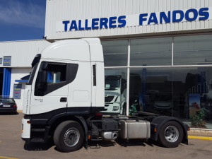 Otra tractora que sale de nuestras fronteras.  Entrega de cabeza tractora de ocasión IVECO AS440S50TP automático con intarder del año 2012.