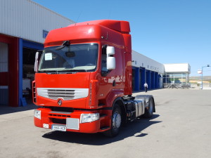 Entrega de cabeza tractora de ocasión Renault Premium 460 con equipo hidráulico, para nuestro amigo Armando de Valladolid.