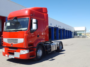 Entrega de cabeza tractora de ocasión Renault Premium 460 con equipo hidráulico, para nuestro amigo Armando de Valladolid.