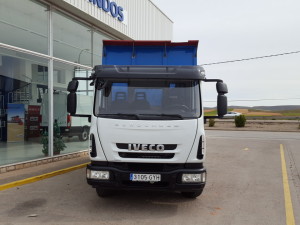 Camión de ocasión IVECO ML100E22K, de 2 ejes del año 2010, con 75.228km, con caja basculante 