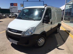 Entrega de furgón de ocasión IVECO 35S13V de 7m3 en Barañain, Navarra.