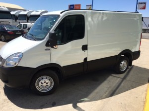 Entrega de furgón de ocasión IVECO 35S13V de 7m3 en Barañain, Navarra.