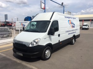 Entrega de furgón de ocasión IVECO 35S13V de 15m3 para Transportes Ramon y Lahoz de Pinesque, Zaragoza.