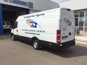 Entrega de furgón de ocasión IVECO 35S13V de 15m3 para Transportes Ramon y Lahoz de Pinesque, Zaragoza.