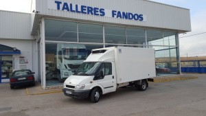 Entrega de caja frigorífica de ocasión montada en una furgoneta Ford Transit,