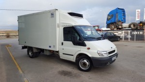 Entrega de caja frigorífica de ocasión montada en una furgoneta Ford Transit,