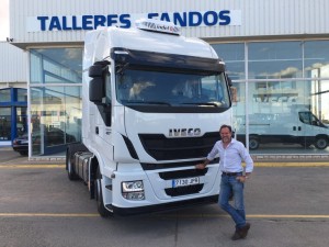 Entrega de cabeza tractora nueva IVECO Hi Way AS440S46TP automática con intarder para nuestro amigo Ramón.